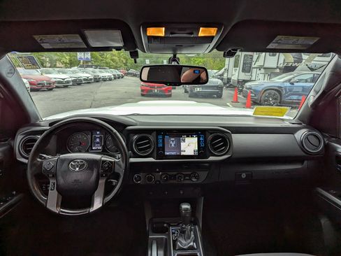 Used 2017 Toyota Tacoma TRD Sport w/ Tow Package (A/T) image 39