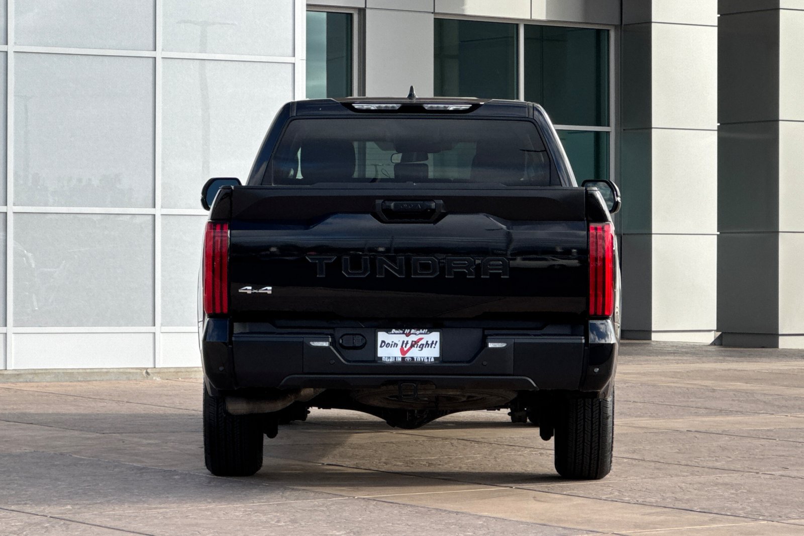 Used 2022 Toyota Tundra SR5 w/ SR5 Convenience Package AWD/4WD image 5