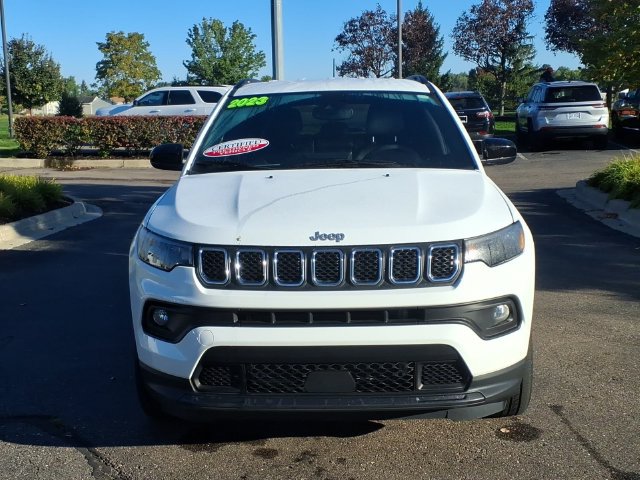 Used 2023 Jeep Compass Latitude AWD/4WD image 2