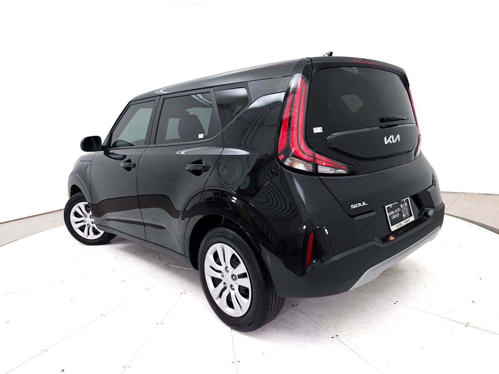 Used 2025 Kia Soul LX FWD image 2