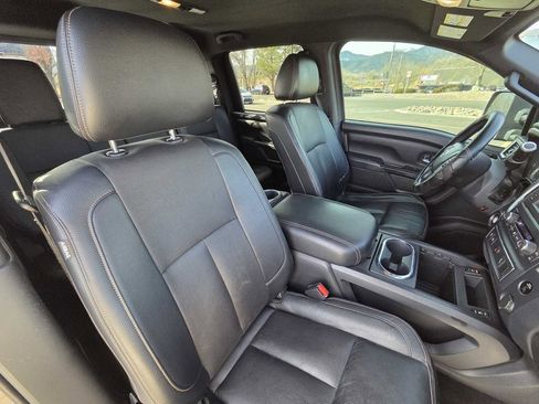 Used 2019 Nissan Titan SL w/ Midnight Edition image 11