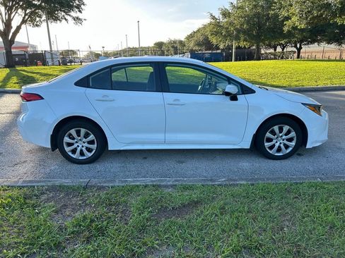 Used 2025 Toyota Corolla LE FWD image 6