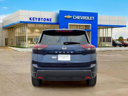 Used 2025 Nissan Rogue SV FWD image 6