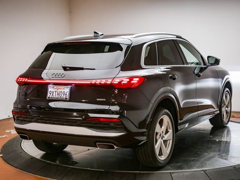 Certified 2025 Audi Q5 Premium AWD/4WD image 7