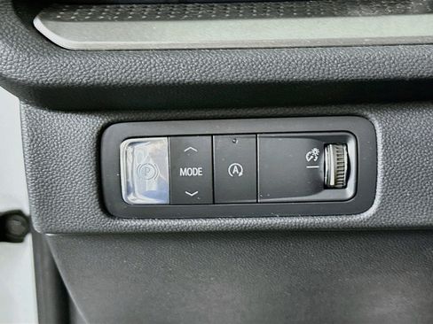 Used 2026 Chevrolet Traverse LT FWD image 16