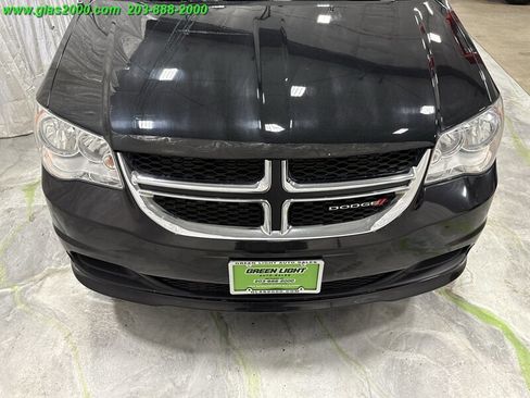 Used 2018 Dodge Grand Caravan SE w/ UConnect Hands-Free Group image 28