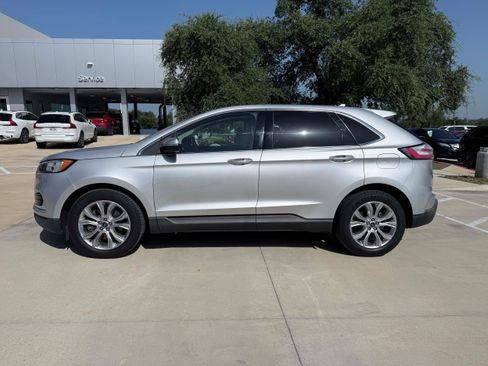 Used 2019 Ford Edge Titanium w/ Cold Weather Package AWD/4WD image 3