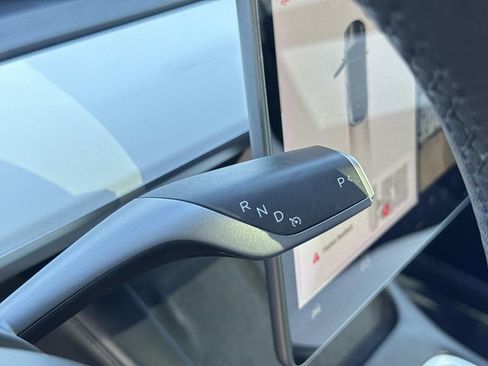 Used 2021 Tesla Model Y Long Range image 14