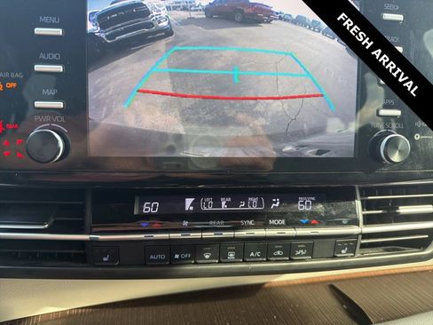Used 2021 Toyota Sienna XLE FWD image 15