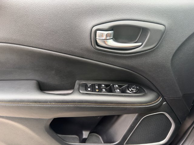 Used 2018 Jeep Compass Latitude w/ Popular Equipment Group FWD image 31