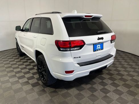 Used 2018 Jeep Grand Cherokee Laredo AWD/4WD image 5
