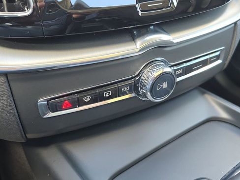 Certified 2023 Volvo XC60 B5 Core image 31