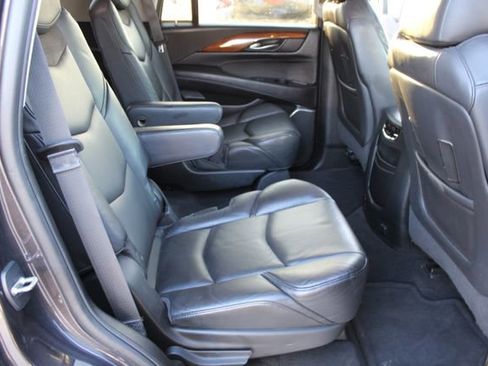 Used 2016 Cadillac Escalade Luxury RWD image 50