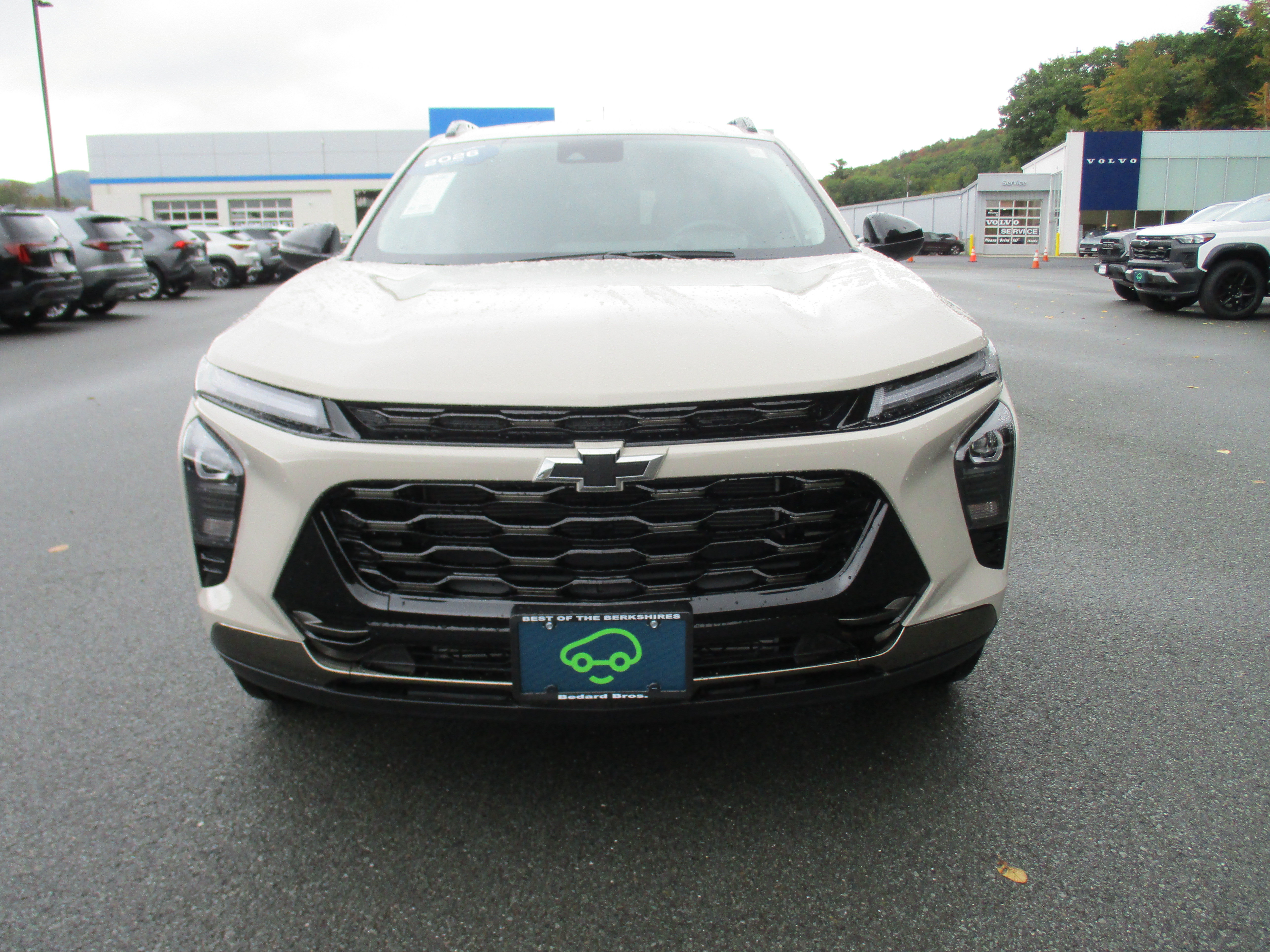 Used 2026 Chevrolet Trax ACTIV w/ Sunroof Package FWD image 2