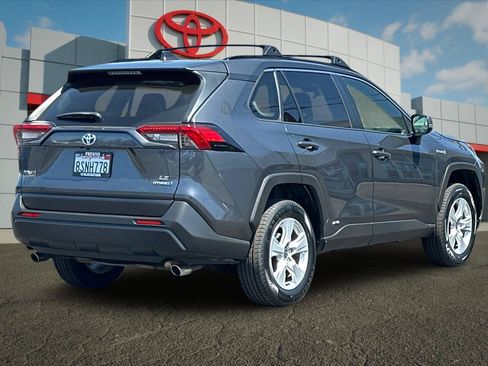 Certified 2020 Toyota RAV4 LE AWD/4WD image 3