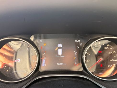 Used 2018 Jeep Compass Latitude w/ Popular Equipment Group AWD/4WD image 31