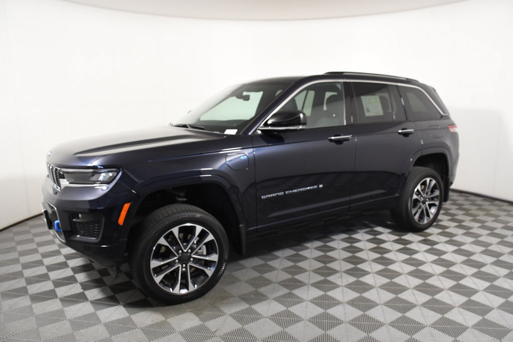 Used 2023 Jeep Grand Cherokee Overland w/ Rear Seat Video Group I AWD/4WD image 2
