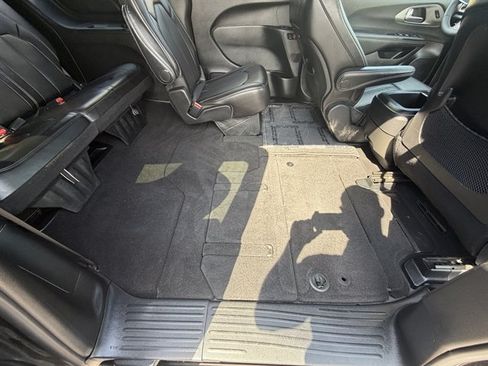 Used 2025 Chrysler Pacifica Select FWD image 53