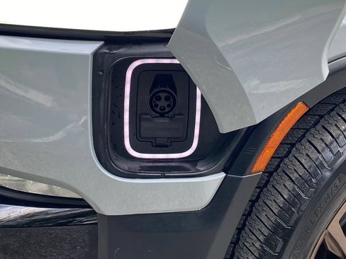 Used 2023 Rivian R1S Adventure Dual AWD/4WD image 11