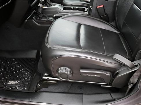 Used 2020 Jeep Wrangler Unlimited Sahara image 13