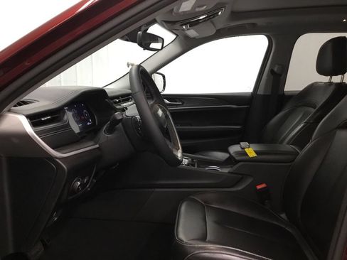Used 2024 Jeep Grand Cherokee L Limited AWD/4WD image 5