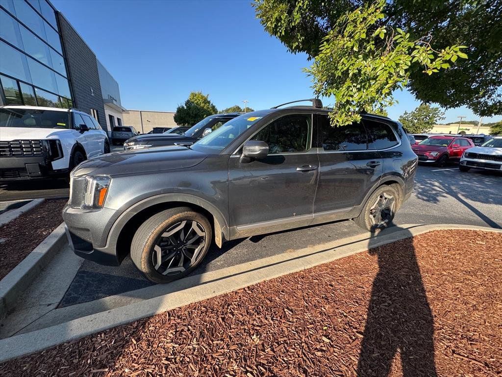 Certified 2024 Kia Telluride S w/ S Sunroof Package FWD image 9