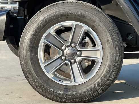 Used 2022 Jeep Wrangler Unlimited Sahara image 36