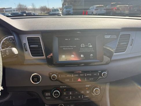 Used 2018 Kia Niro LX image 11