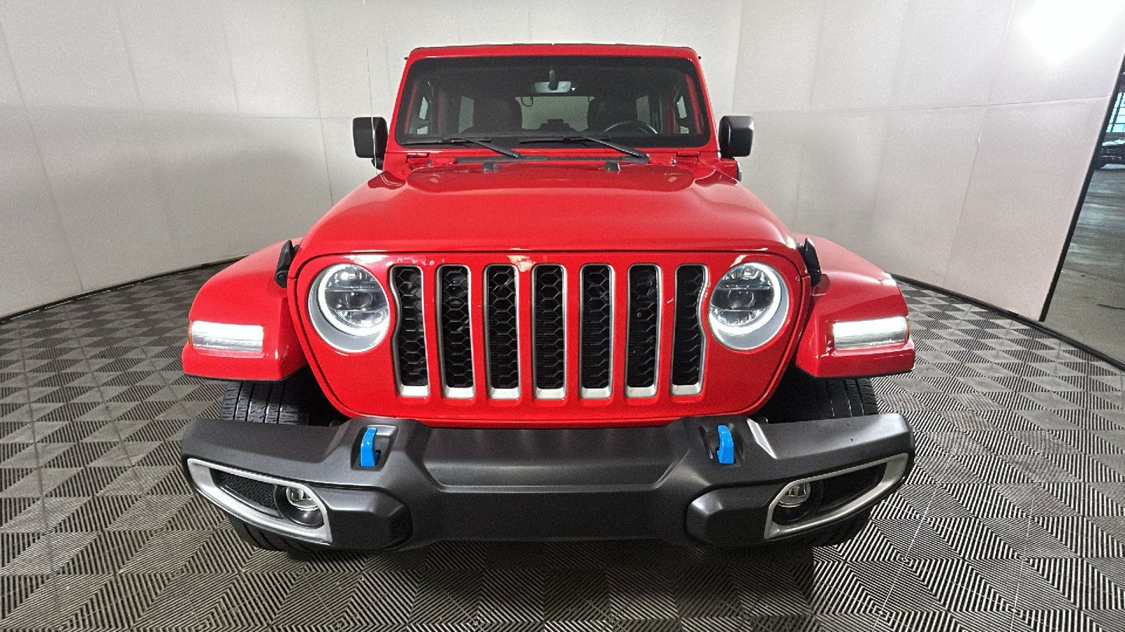 Used 2023 Jeep Wrangler Unlimited Sahara w/ Cold Weather Group AWD/4WD image 9