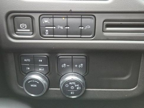 Used 2021 GMC Yukon SLT w/ SLT Premium Package image 13