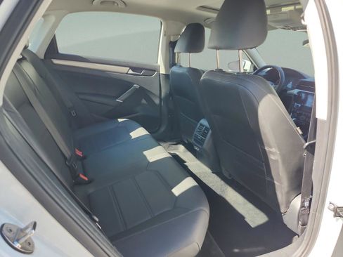 Used 2022 Volkswagen Passat 2.0T SE image 16