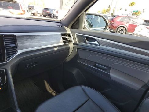 Used 2022 Volkswagen Atlas Cross Sport SE image 9