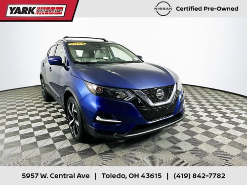 Used 2021 Nissan Rogue Sport SL FWD image 1