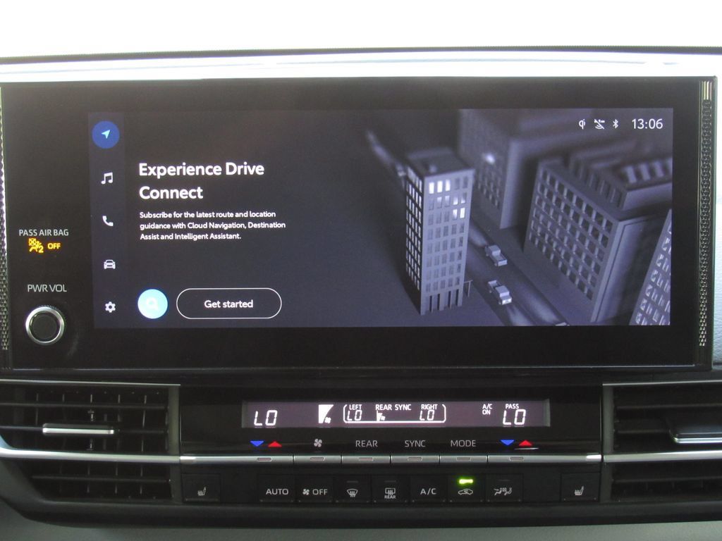 Certified 2025 Toyota Sienna XLE FWD image 32