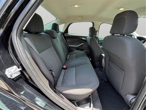 Used 2018 Ford Focus SE FWD image 29