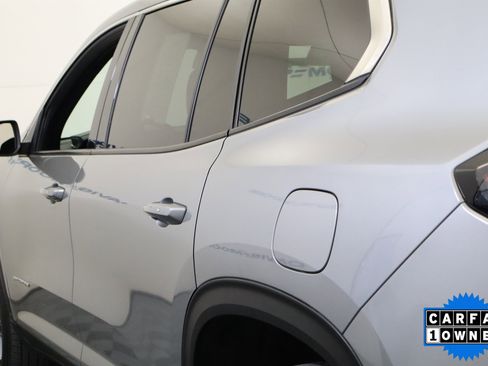 Used 2025 GMC Acadia Elevation image 10