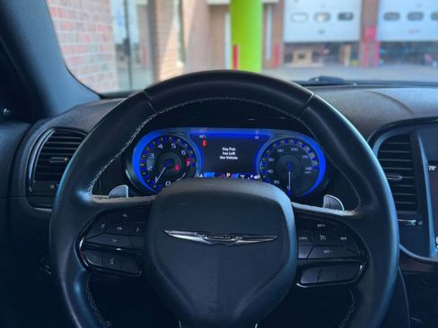 Used 2018 Chrysler 300 S image 9
