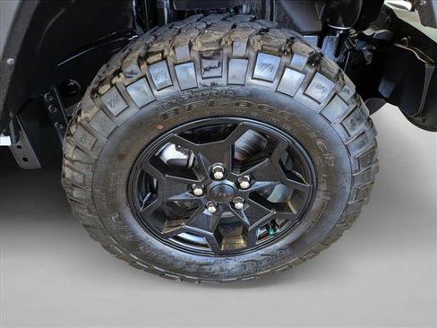 Used 2022 Jeep Gladiator Willys image 22