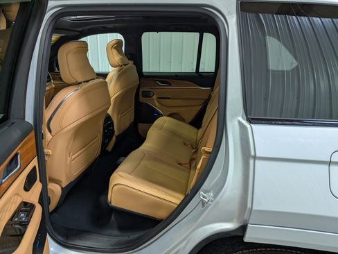 Used 2022 Jeep Grand Cherokee Summit image 10