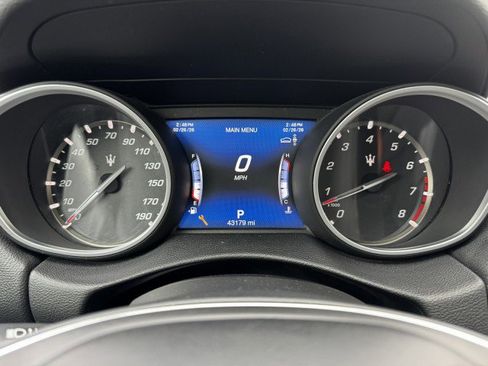 Used 2018 Maserati Levante image 21