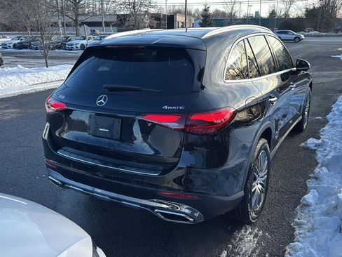 Used 2025 Mercedes-Benz GLC 300 4MATIC image 3