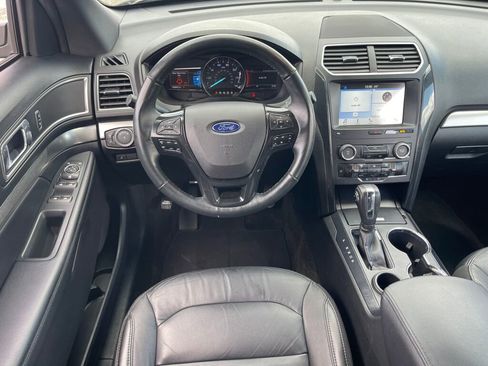 Used 2018 Ford Explorer XLT w/ Equipment Group 202A image 2