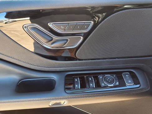 Used 2025 Lincoln Aviator 2WD image 14