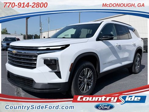 Used 2025 Chevrolet Traverse LT FWD image 1