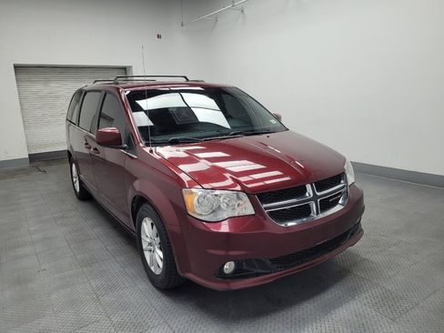 Used 2018 Dodge Grand Caravan SXT image 13