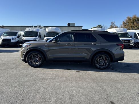 New 2026 Ford Explorer ST-Line w/ ST-Line Street Pack image 8