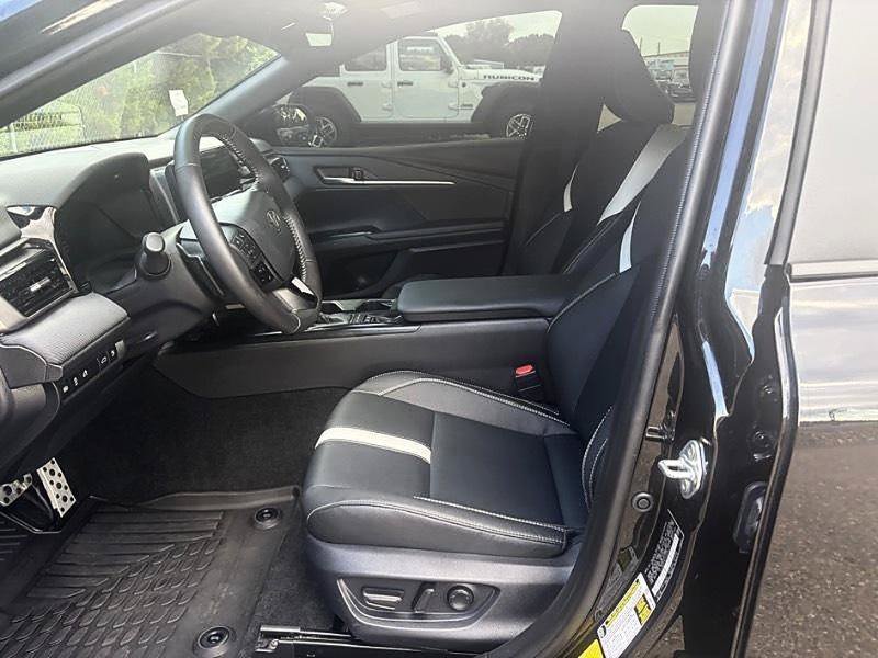 Used 2026 Toyota Camry SE FWD image 9
