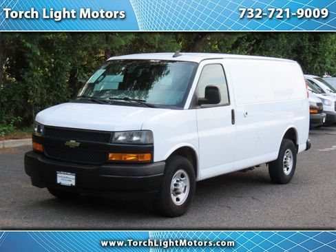 Used 2018 Chevrolet Express 2500 w/ Driver Convenience Package RWD image 1