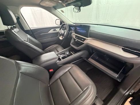 Certified 2025 Ford Explorer Active w/ Active Comfort Package AWD/4WD image 12