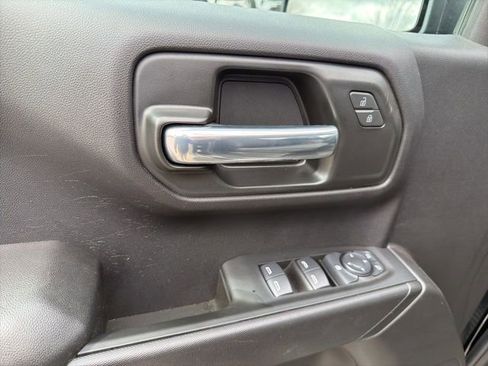 Used 2025 Chevrolet Silverado 1500 Custom image 18